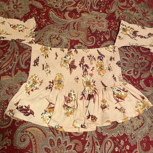 Off the shoulders top - Picture 1 of 3